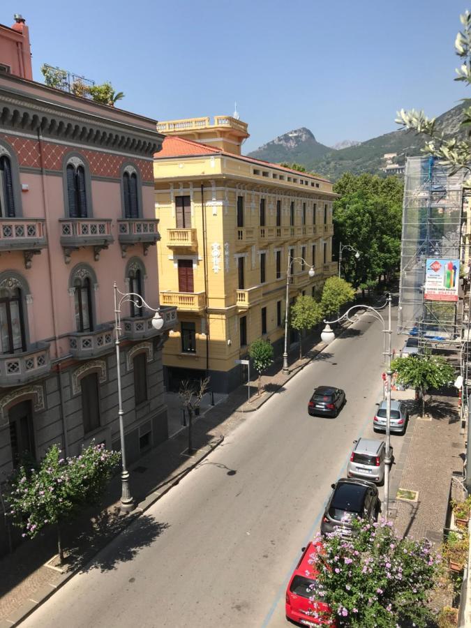 Salerno B&B In Centro Luaran gambar