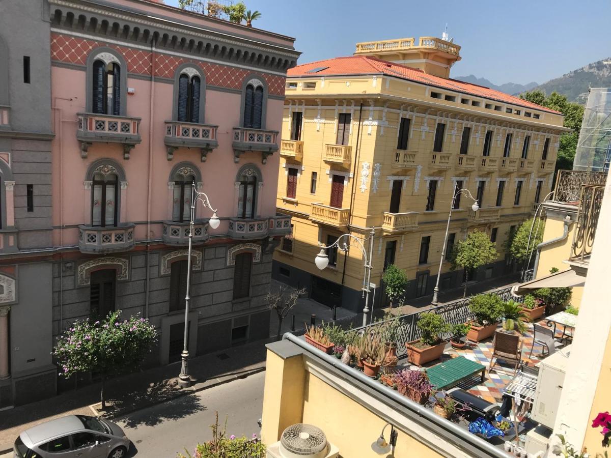 Salerno B&B In Centro Luaran gambar