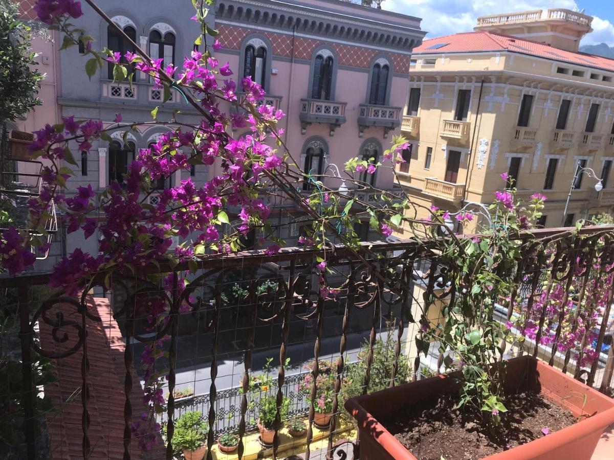 Salerno B&B In Centro Luaran gambar